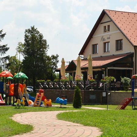Hotel Moja Carda Temerin Экстерьер фото